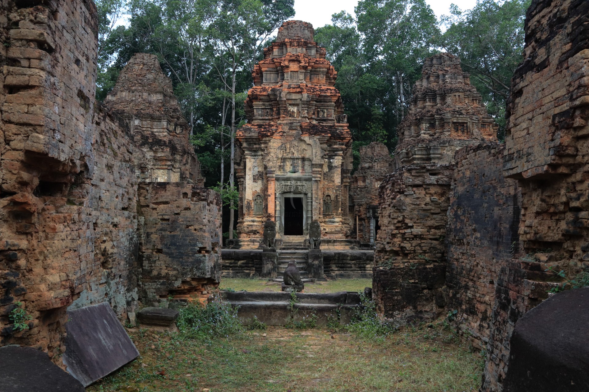 ប្រាសាទព្រះគោ.jpg
