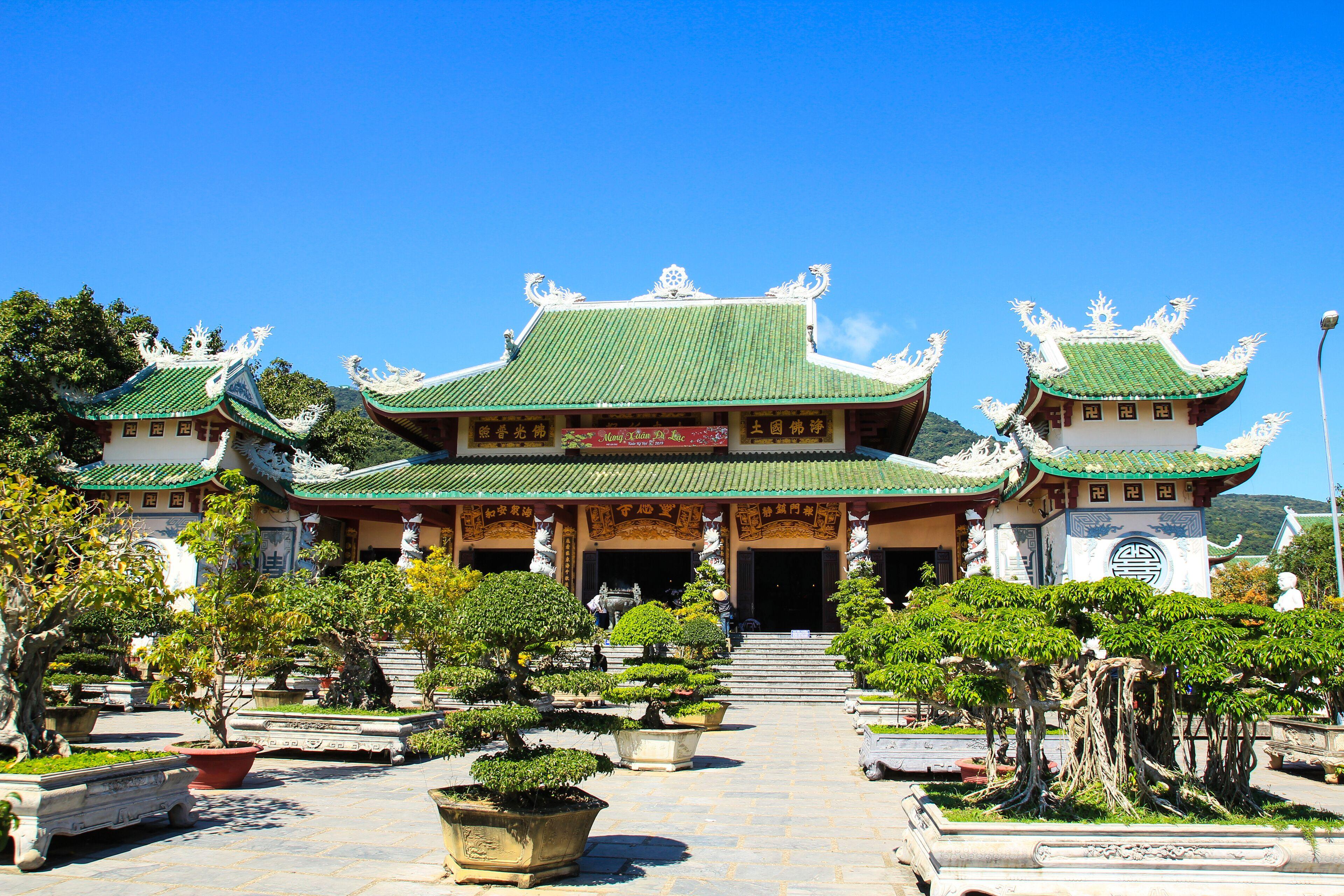 វត្តលីង អ៊ុង (Linh Ung Pagoda)